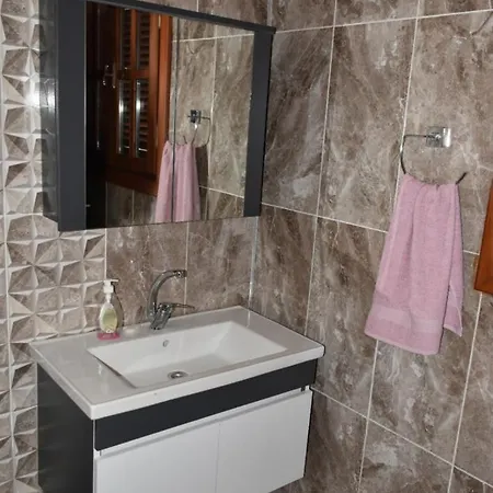Kartapis Huzurlu Ve Oezel Havuzlu
