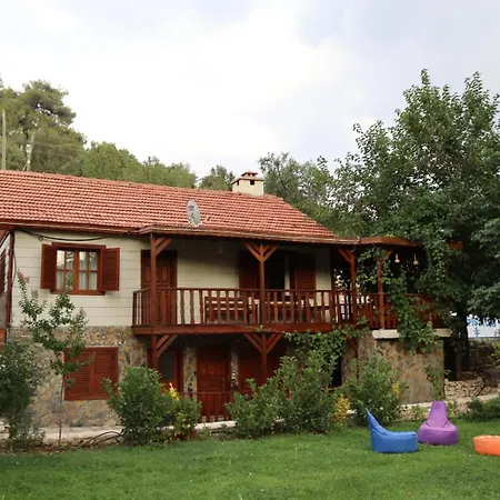 Kartapis Huzurlu Ve Oezel Havuzlu ヴィラ