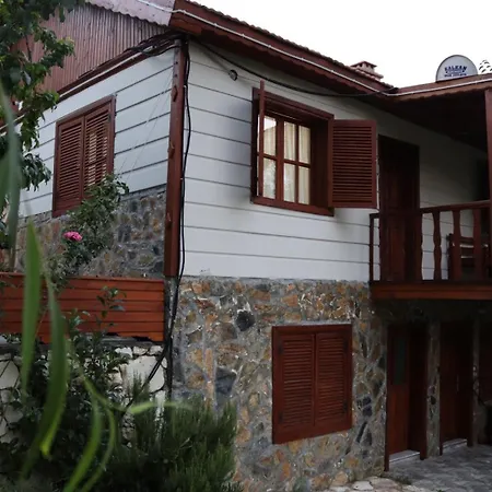 Kartapis Huzurlu Ve Oezel Havuzlu Villa Kaş